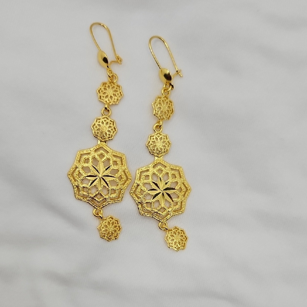 Elegant Gold Dangle Earrings